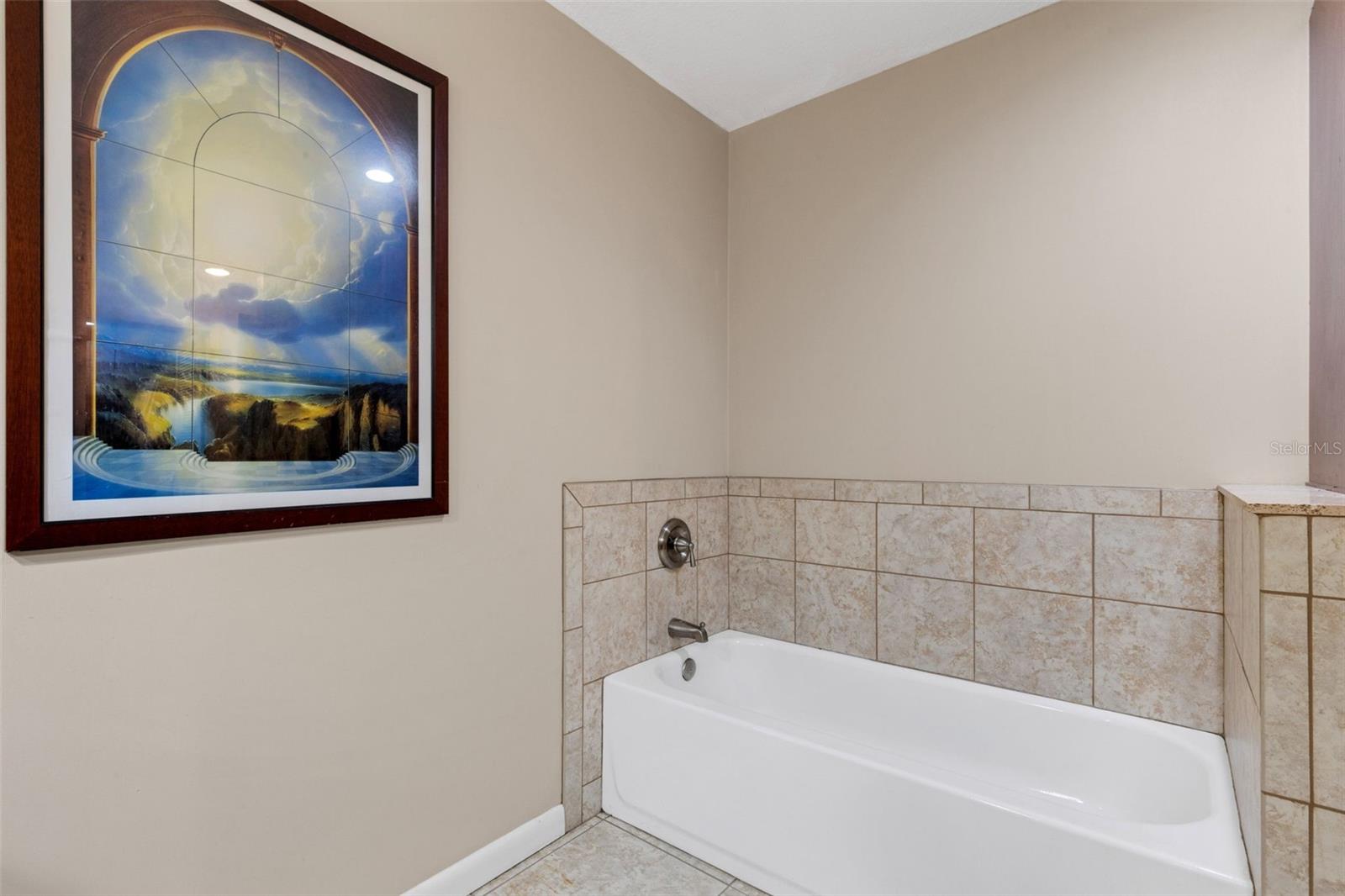 Image 24 of 48 For 6318 Oak Square W