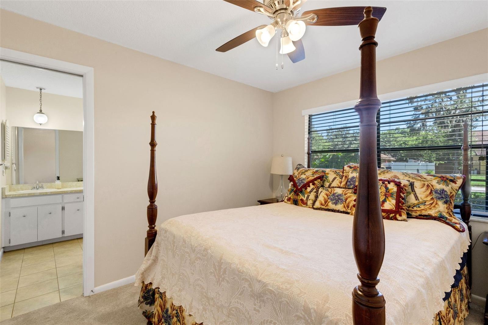 Image 32 of 48 For 6318 Oak Square W