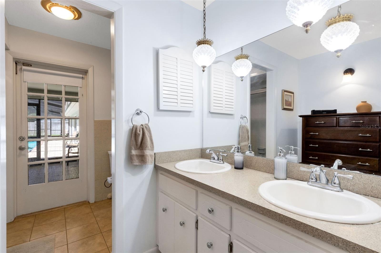 Image 36 of 48 For 6318 Oak Square W