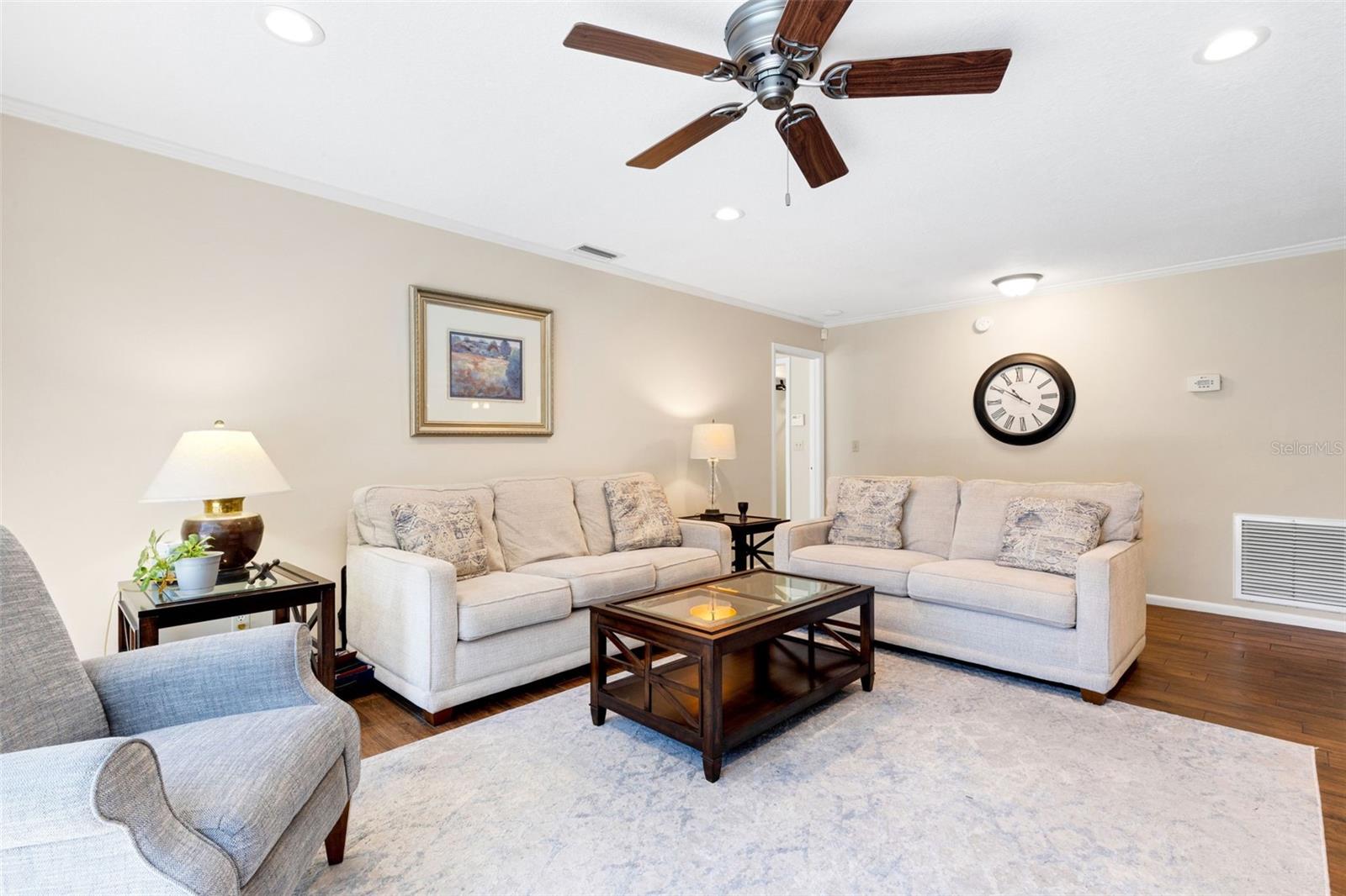 Image 4 of 48 For 6318 Oak Square W