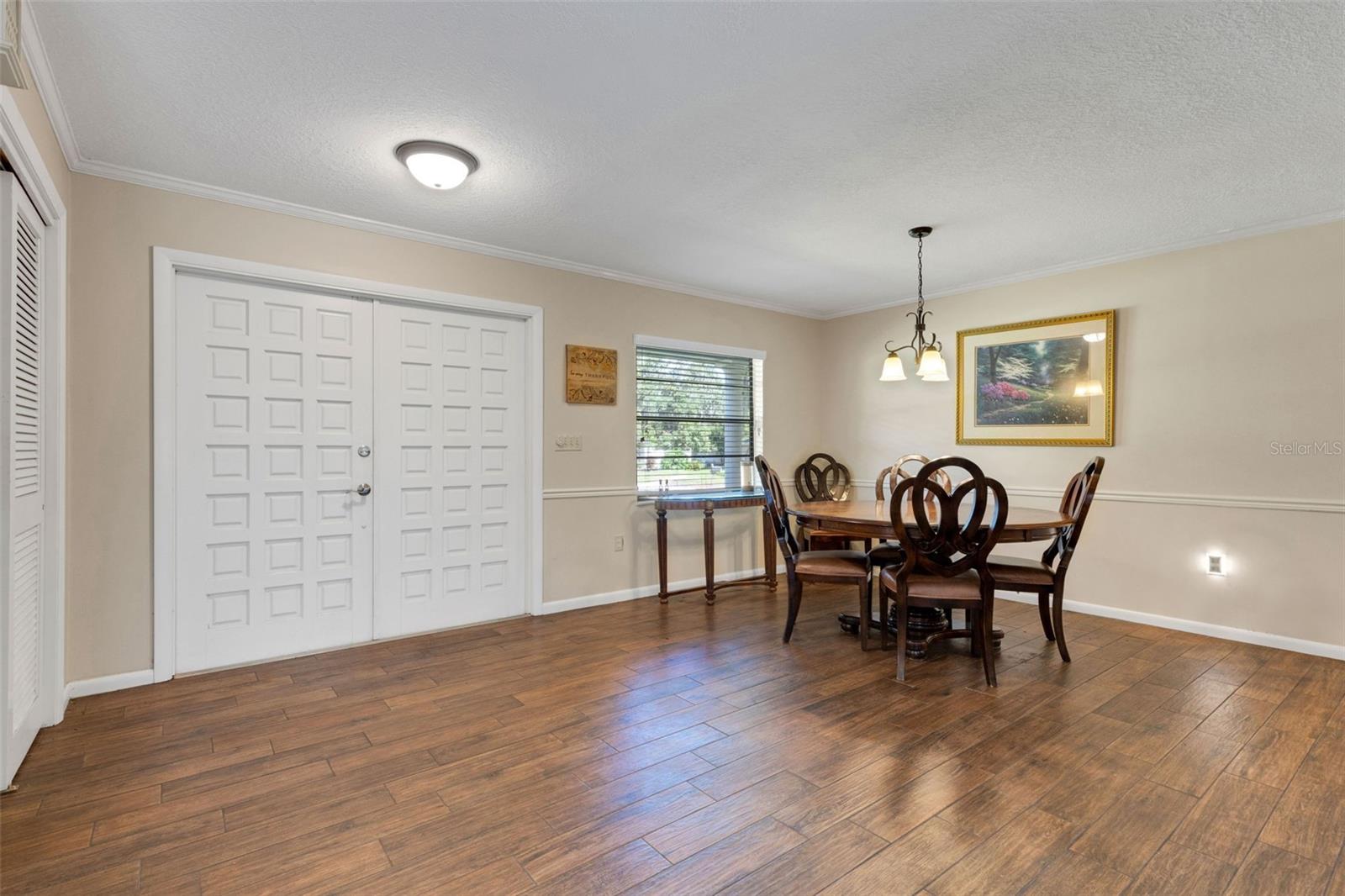 Image 6 of 48 For 6318 Oak Square W