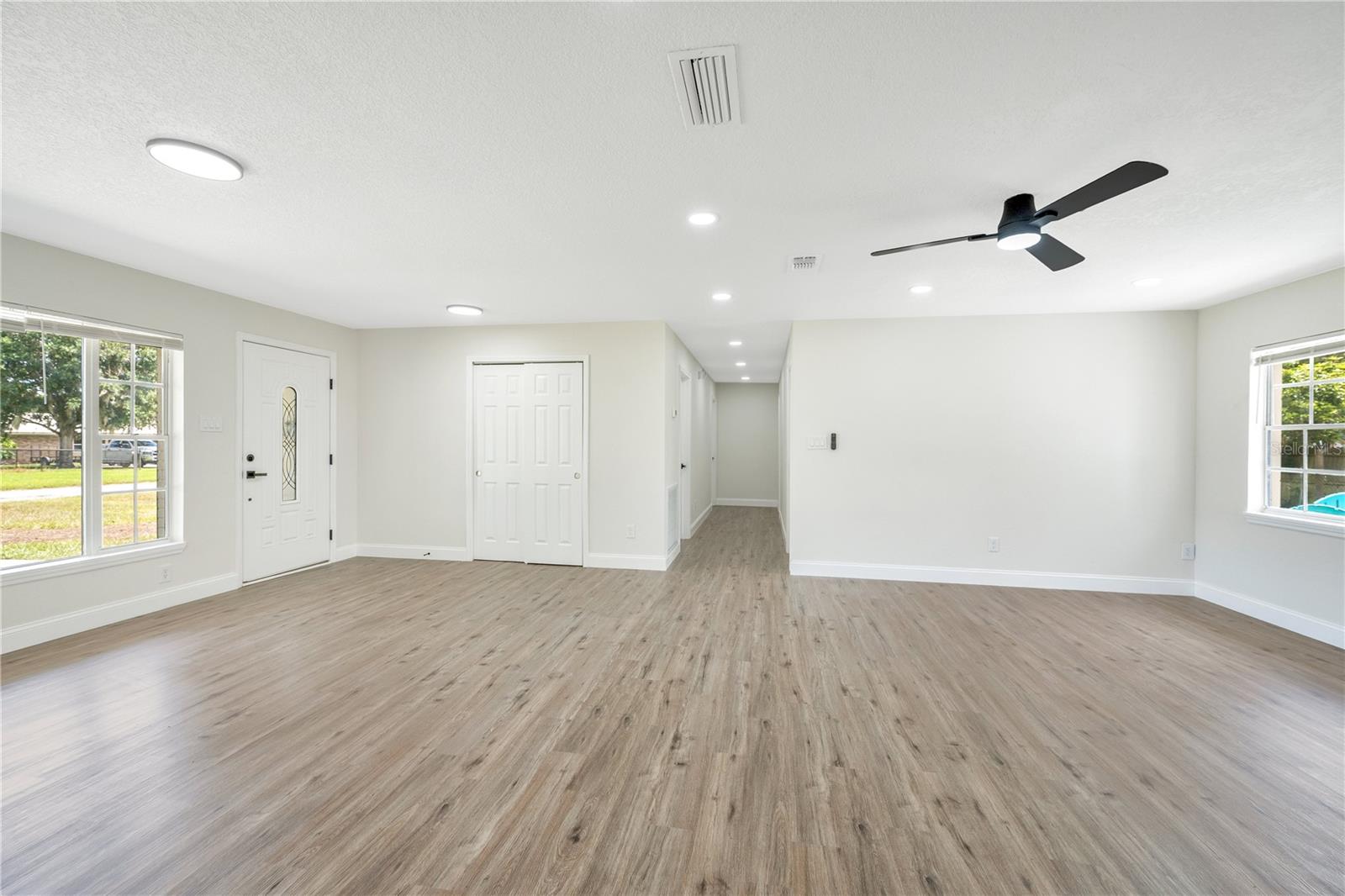 Image 10 of 37 For 113 Live Oak Court