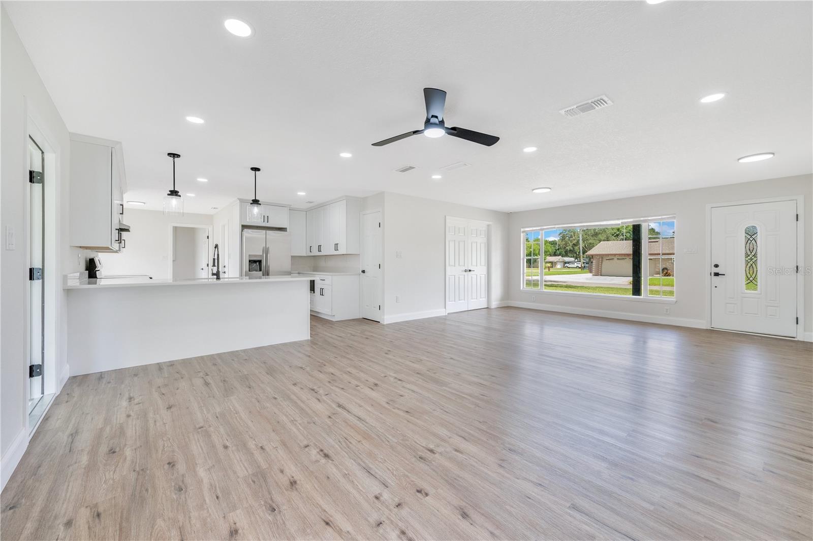 Image 11 of 37 For 113 Live Oak Court