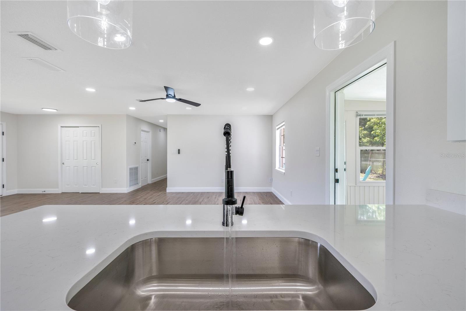 Image 17 of 37 For 113 Live Oak Court