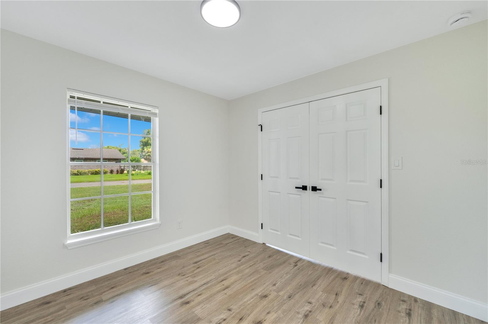 Image 19 of 37 For 113 Live Oak Court