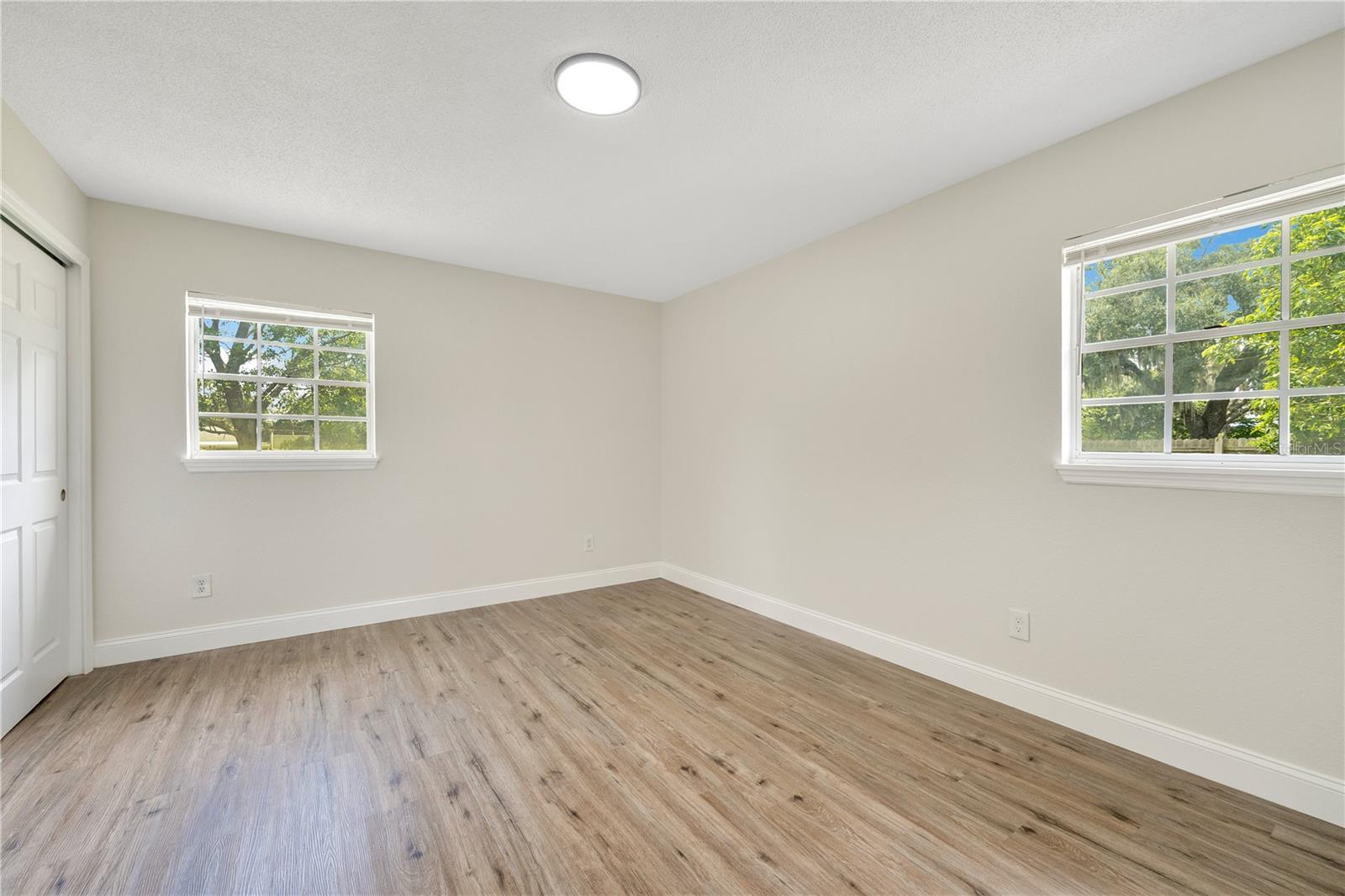 Image 23 of 37 For 113 Live Oak Court