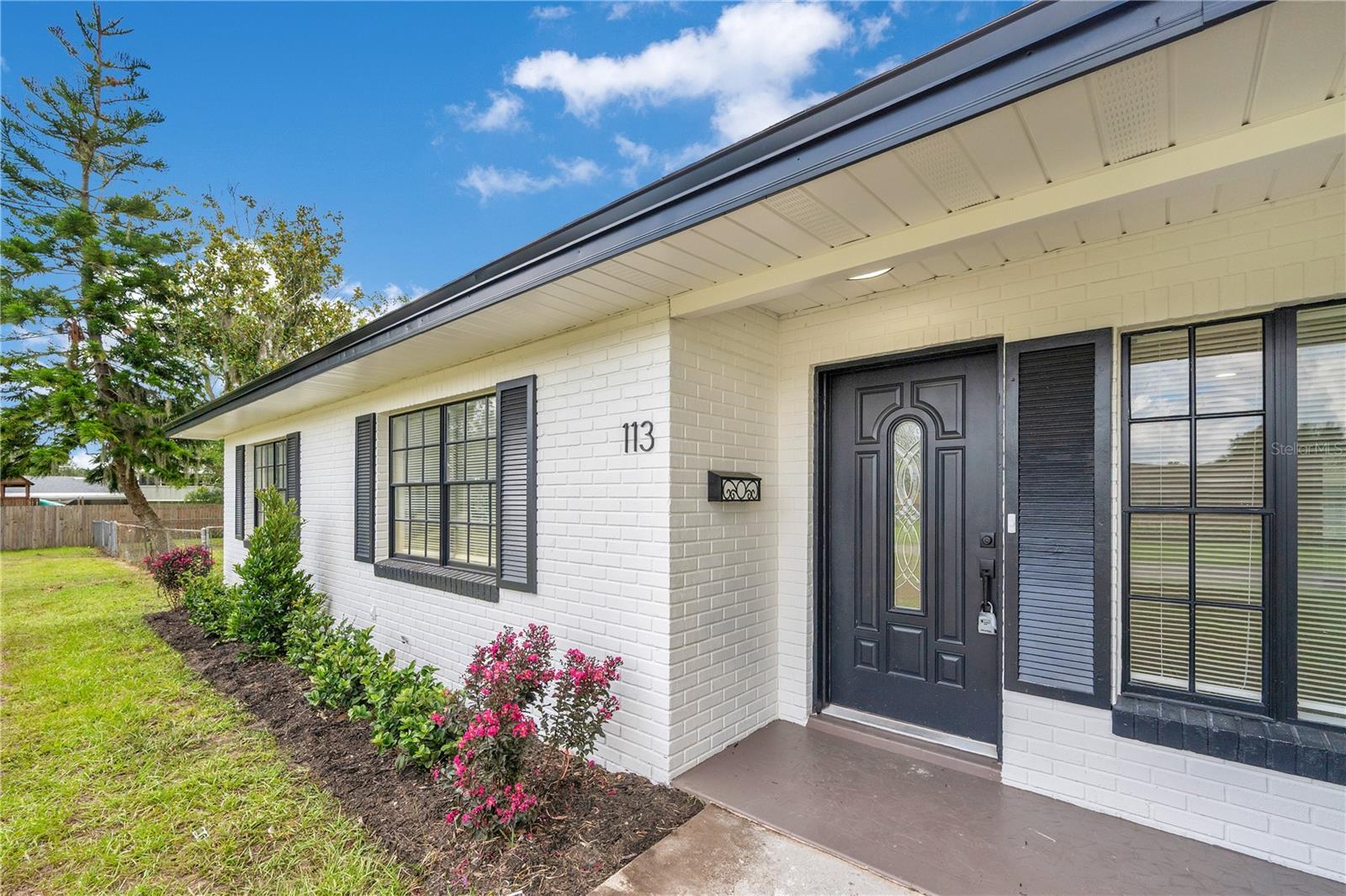 Image 6 of 37 For 113 Live Oak Court