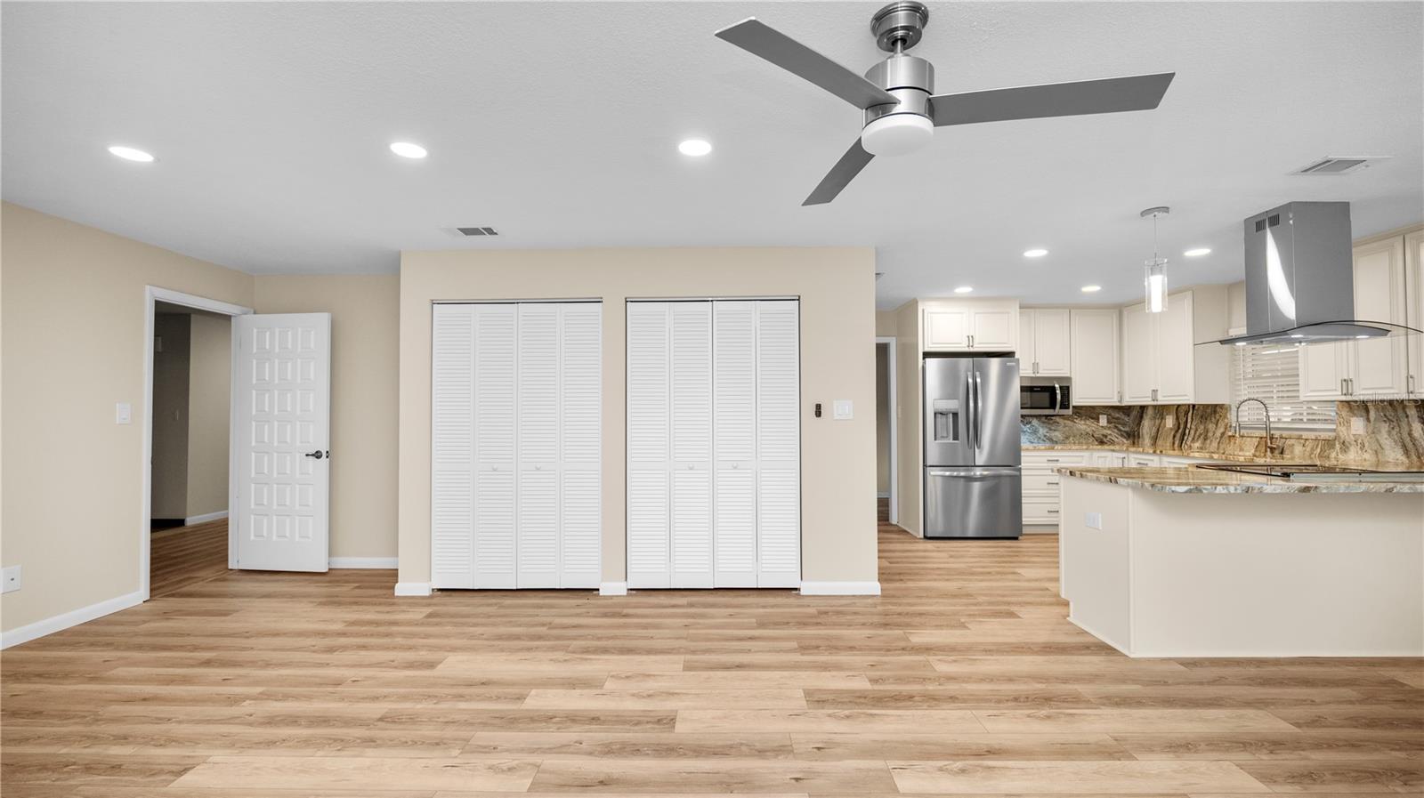 Image 17 of 83 For 5322 Lisa Avenue