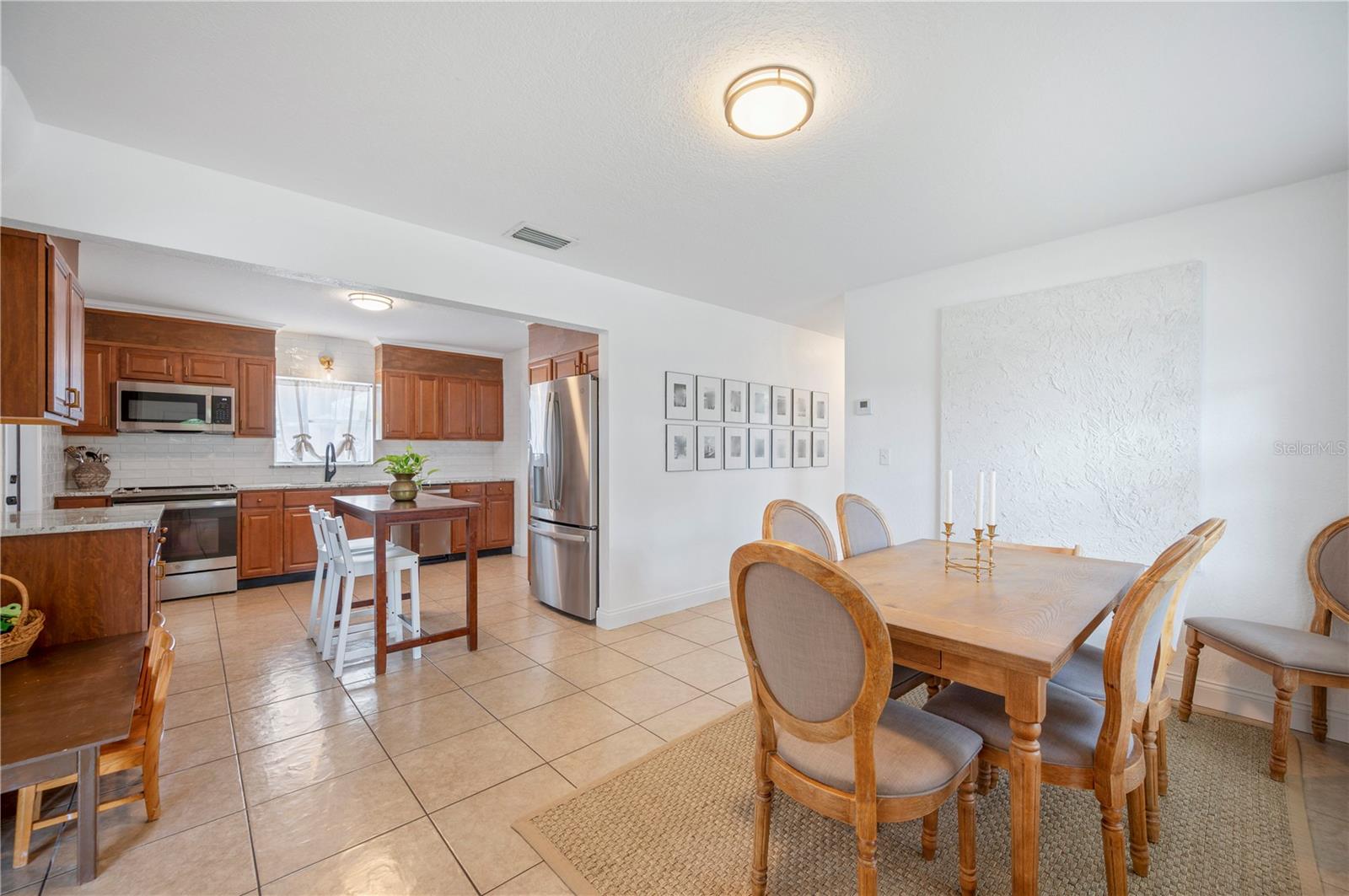 Image 11 of 39 For 402 Flamingo Drive