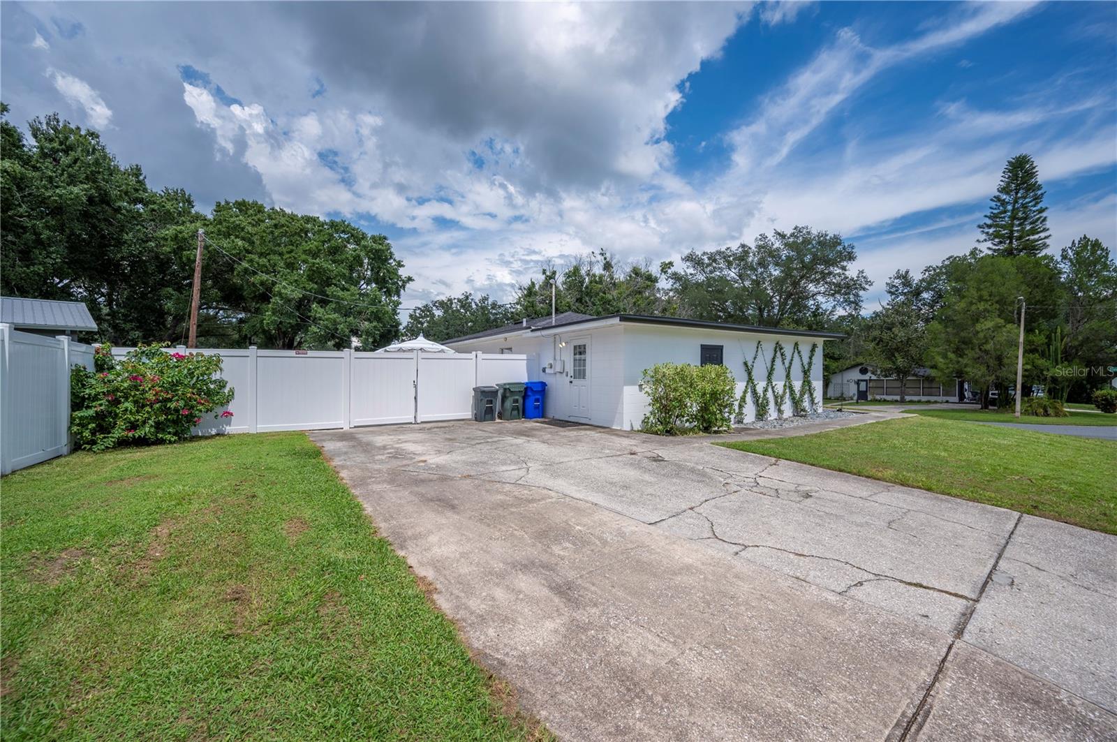 Image 29 of 39 For 402 Flamingo Drive