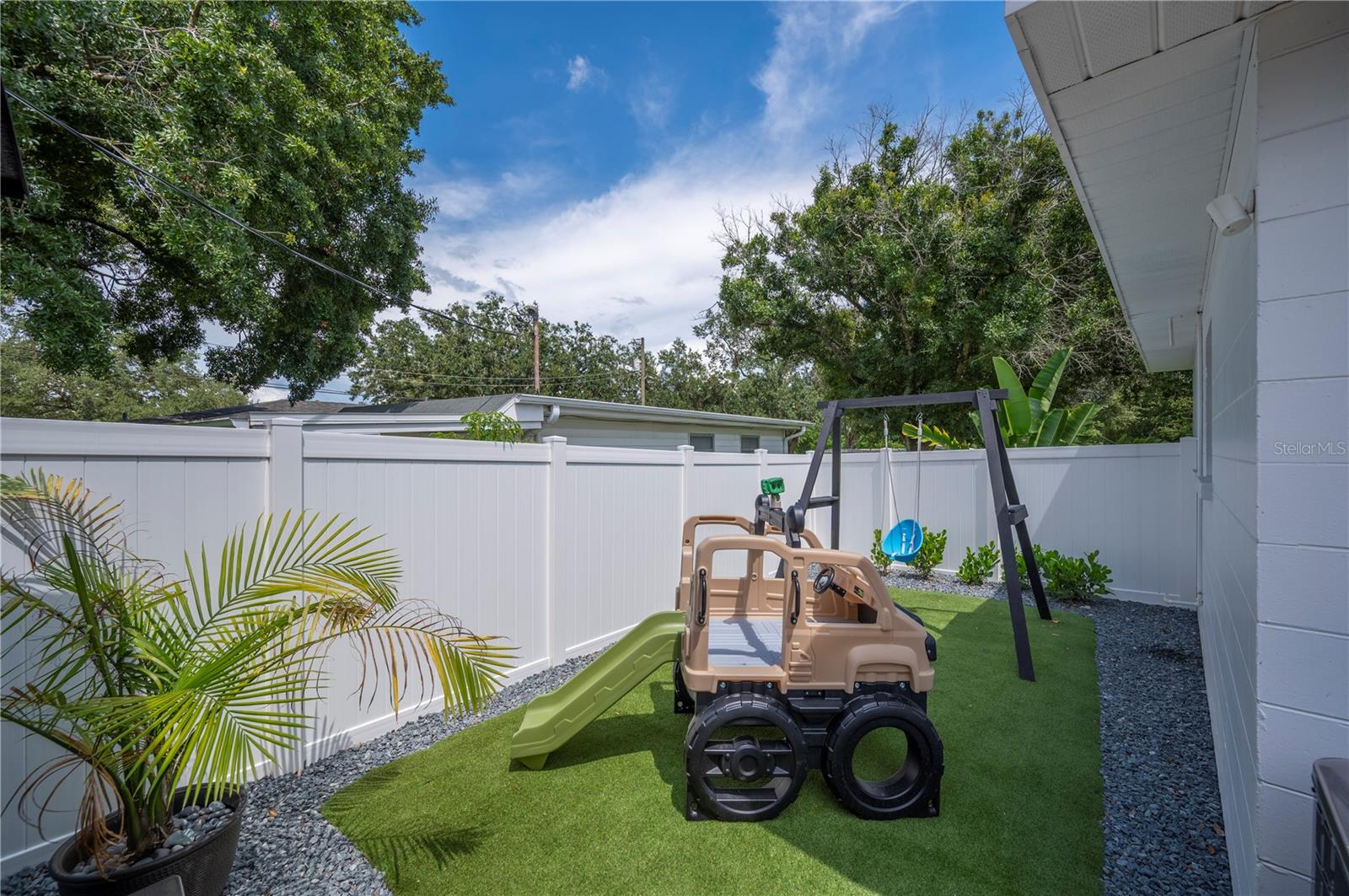 Image 36 of 39 For 402 Flamingo Drive