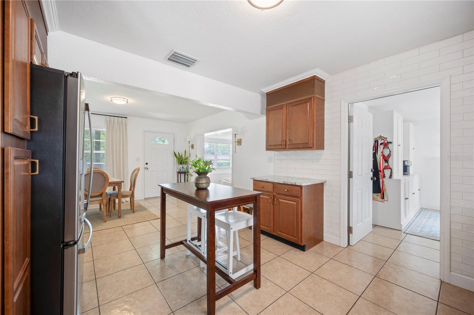 Image 9 of 39 For 402 Flamingo Drive