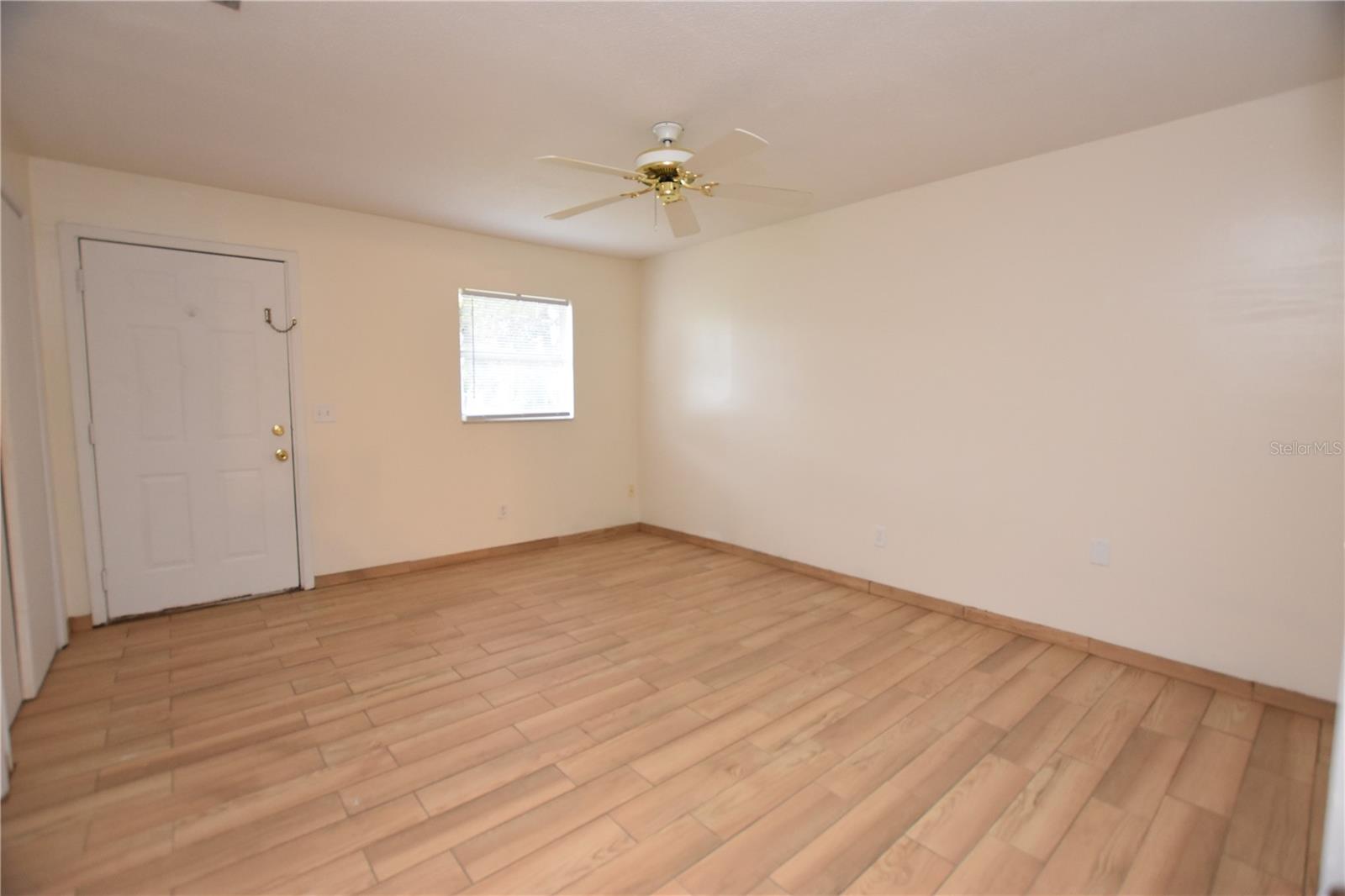 Image 9 of 12 For 619 Robin Road 1