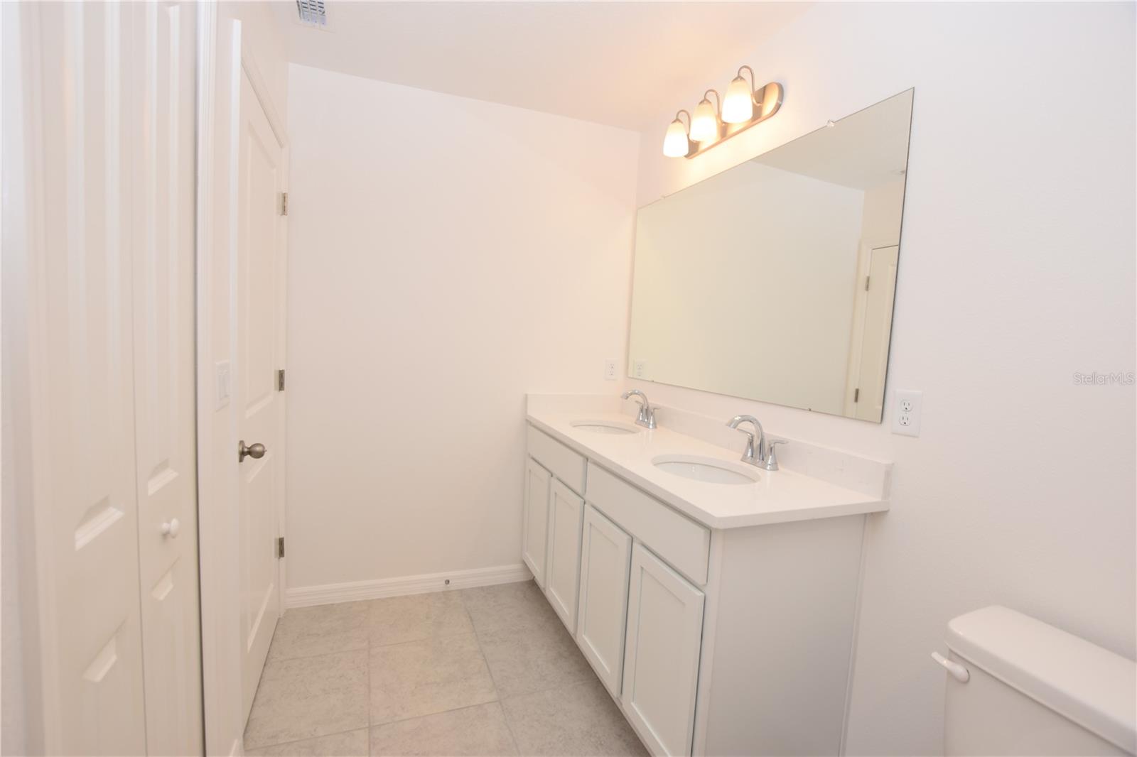 Image 17 of 40 For 4130 Collegiate Boulevard