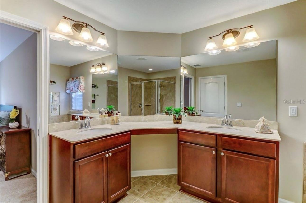 Image 13 of 33 For 86044 Tropicana Court