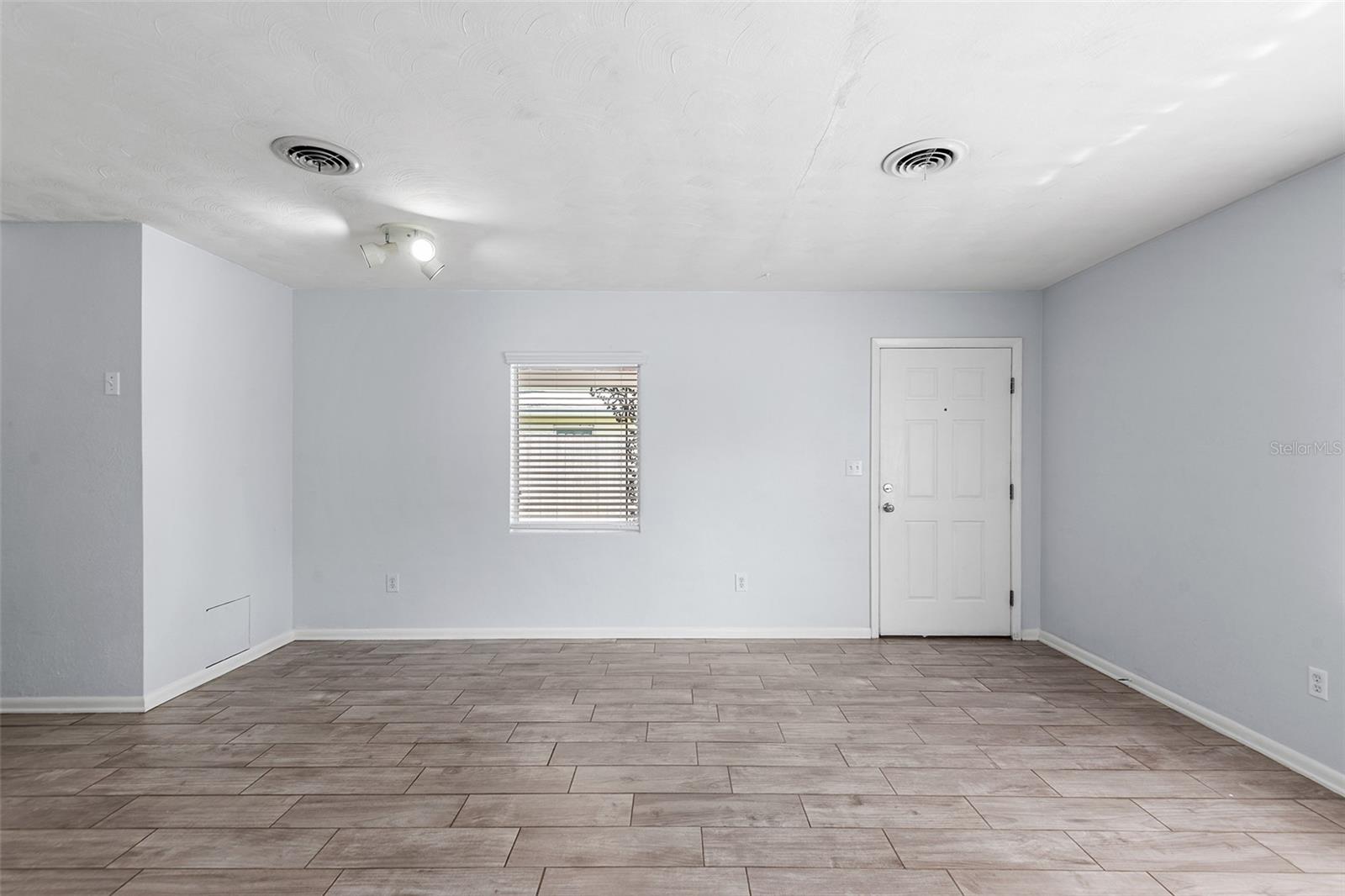 Image 10 of 51 For 821 Hollingsworth Road