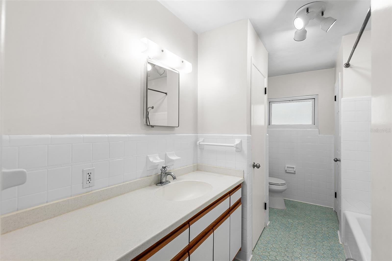 Image 24 of 51 For 821 Hollingsworth Road