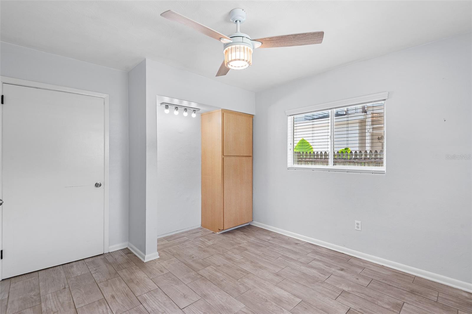 Image 28 of 51 For 821 Hollingsworth Road