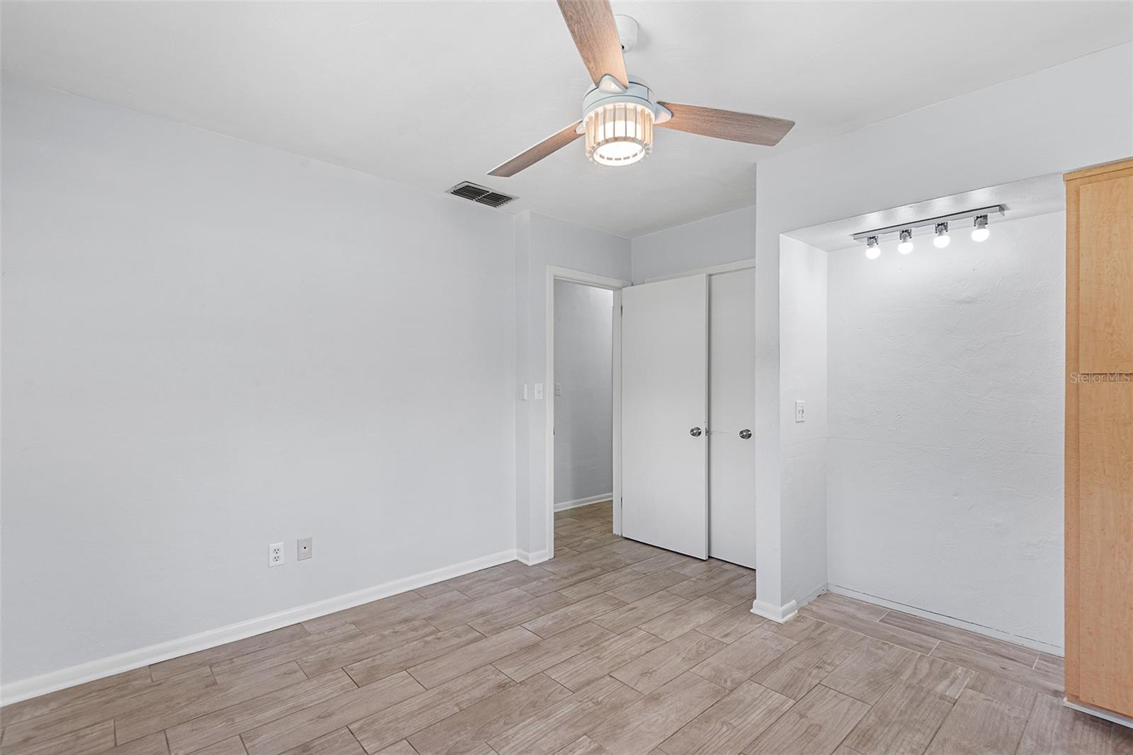 Image 30 of 51 For 821 Hollingsworth Road