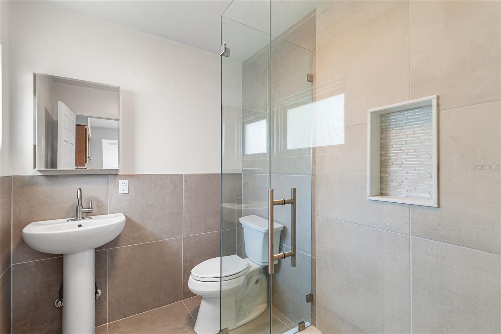 Image 31 of 51 For 821 Hollingsworth Road