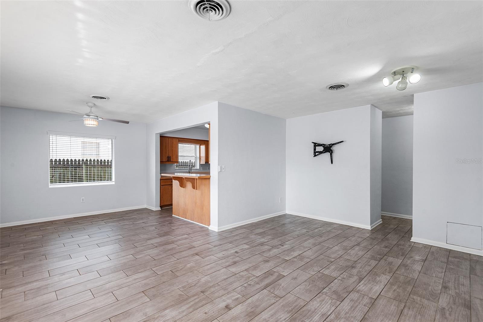 Image 8 of 51 For 821 Hollingsworth Road