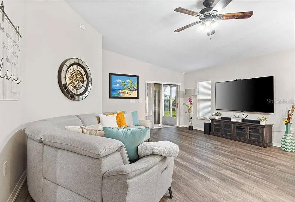 Image 4 of 32 For 970 Blue Tide Lane
