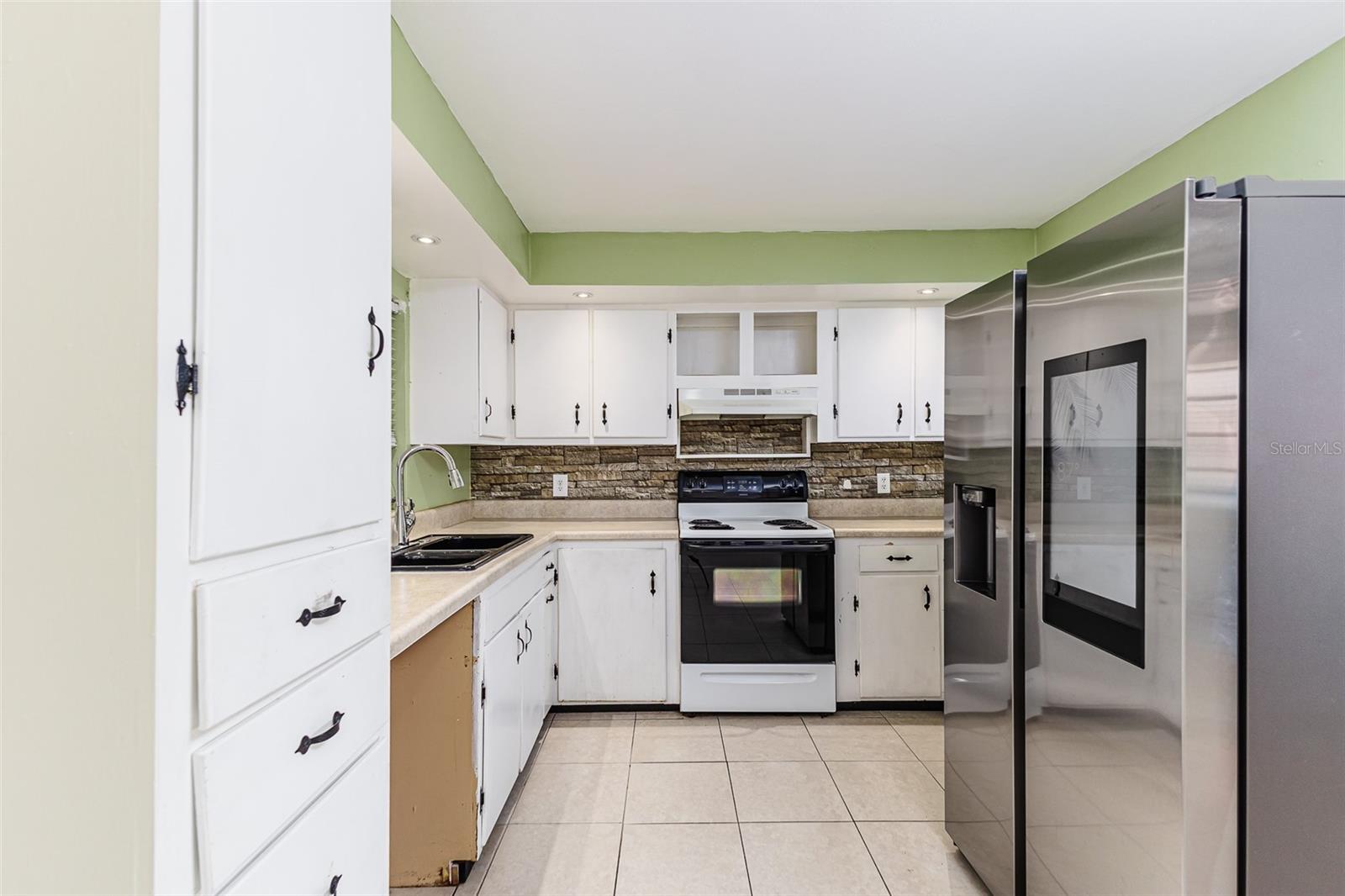 Image 6 of 32 For 2655 Avocado Road