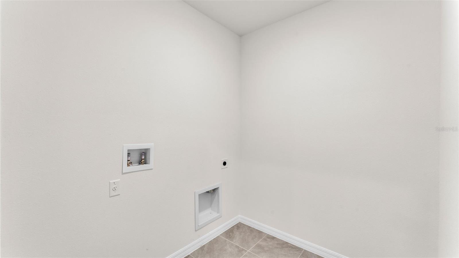 Image 38 of 49 For 3140 Caspian Feather Street