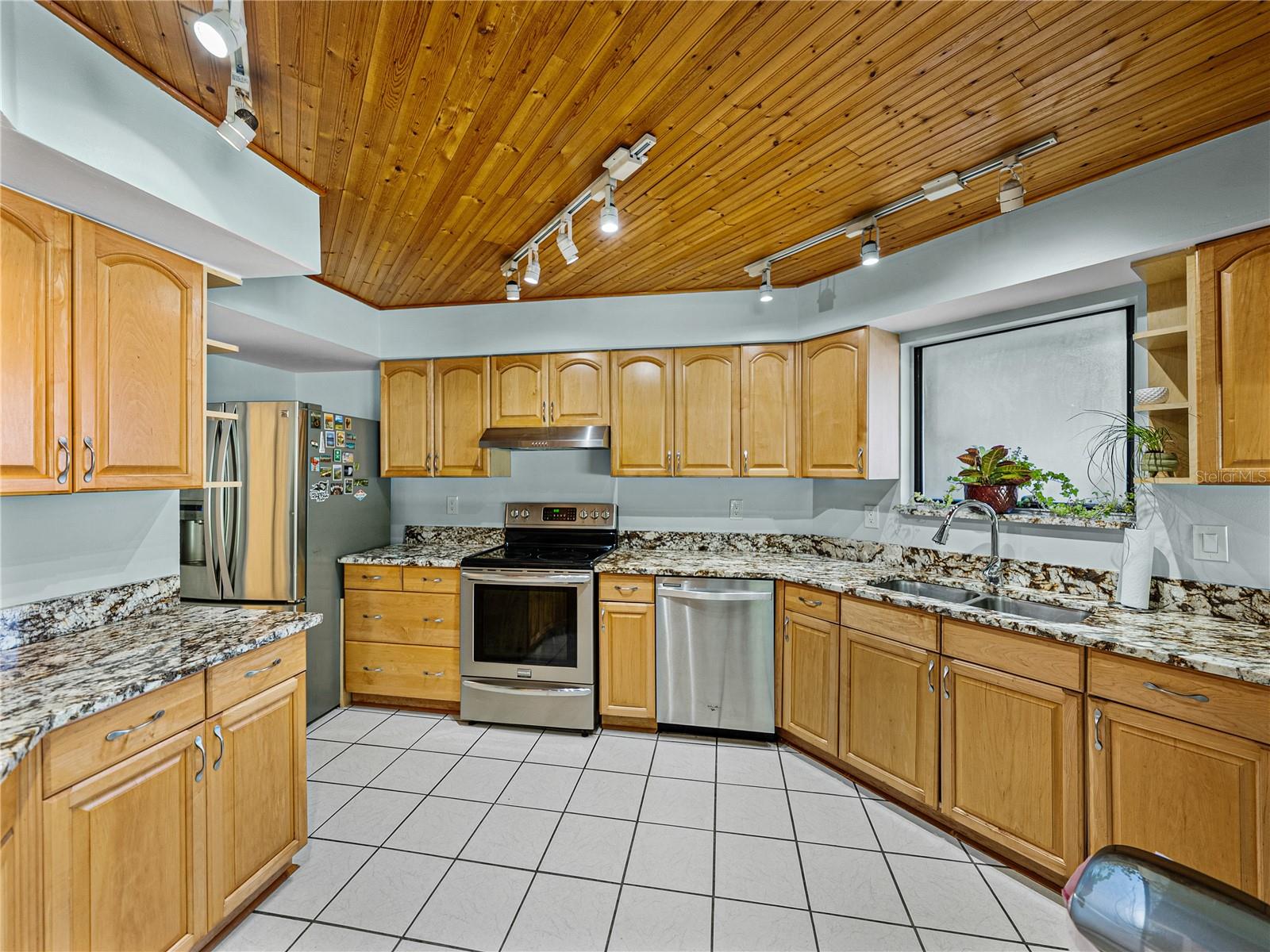 Image 17 of 71 For 2541 Derbyshire Circle