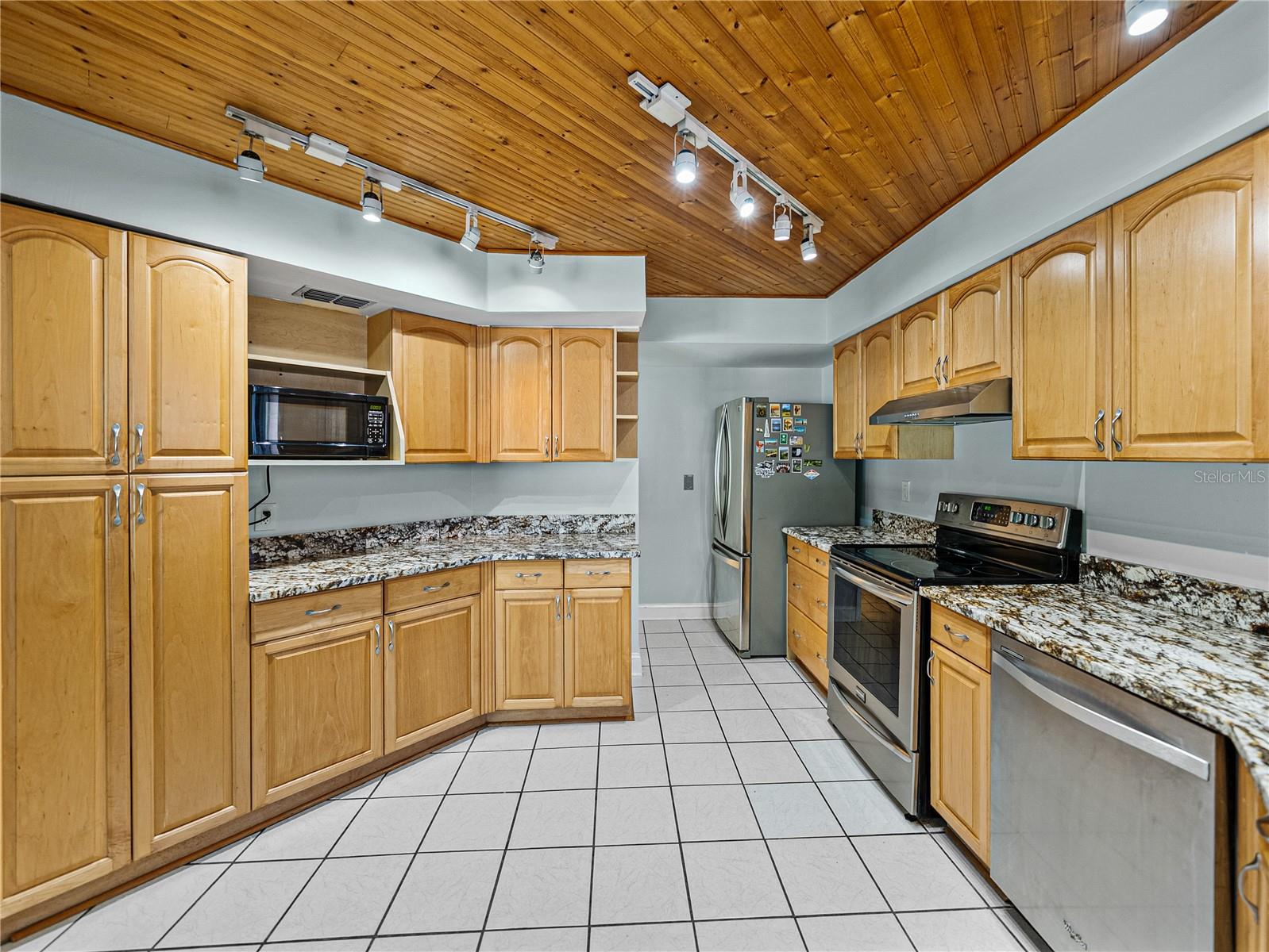 Image 18 of 71 For 2541 Derbyshire Circle
