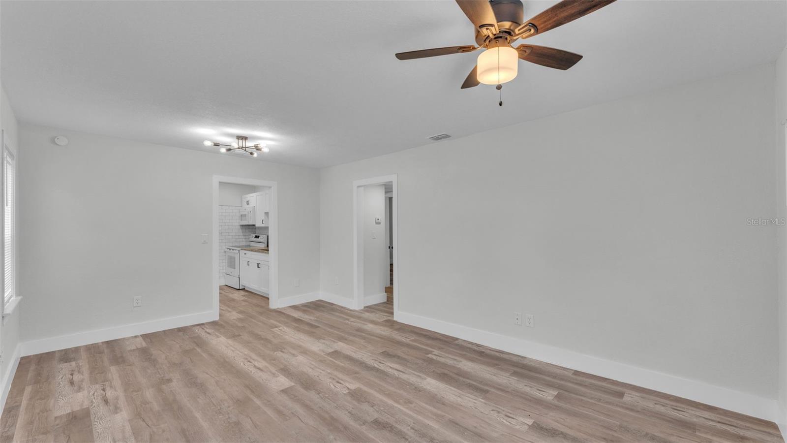 Image 11 of 32 For 1613 Lincoln Avenue