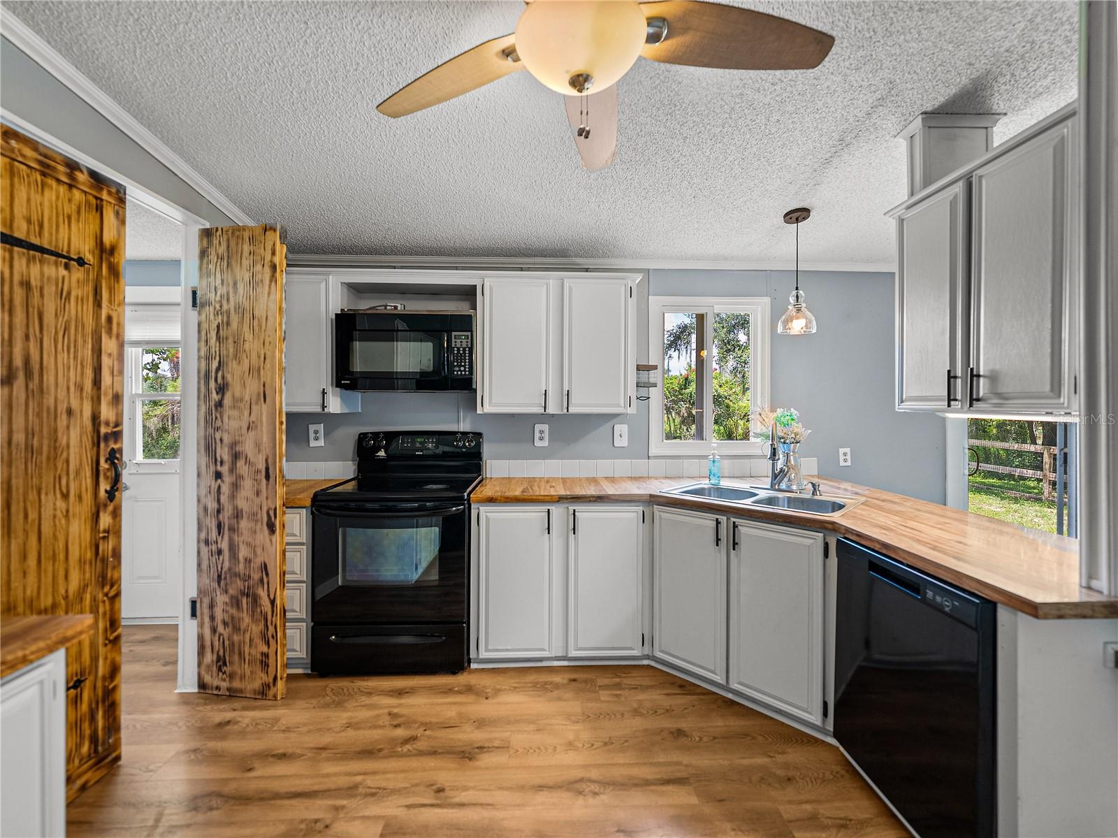 Image 12 of 72 For 2902 Knights Griffin Road