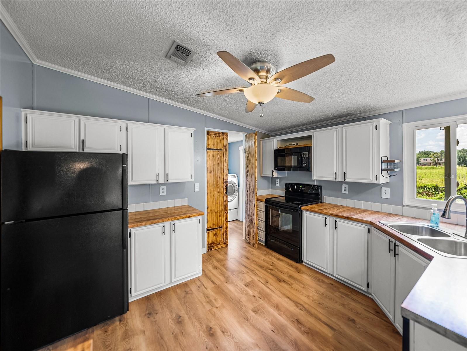 Image 13 of 72 For 2902 Knights Griffin Road