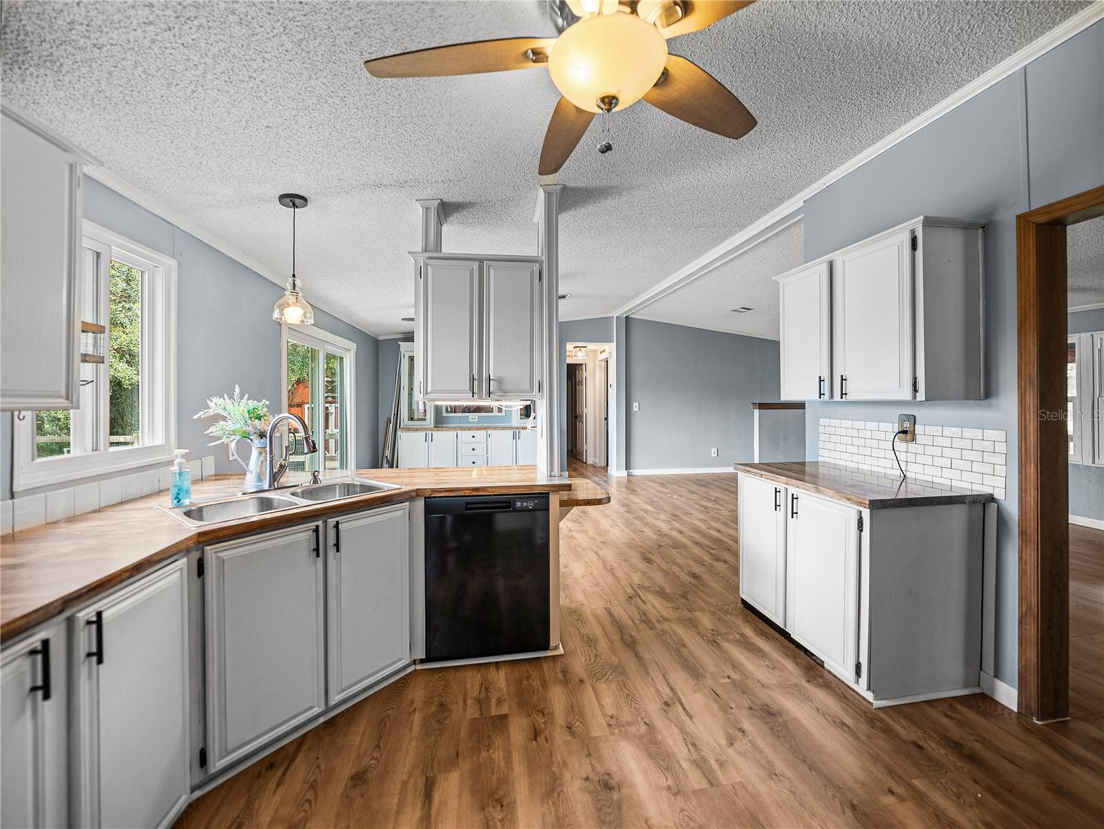 Image 15 of 72 For 2902 Knights Griffin Road