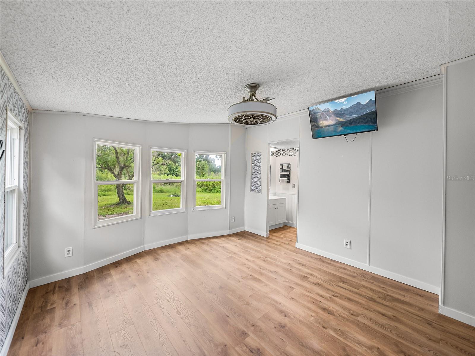 Image 29 of 72 For 2902 Knights Griffin Road
