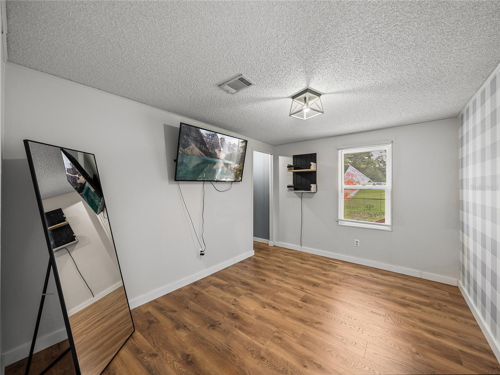 Image 35 of 72 For 2902 Knights Griffin Road