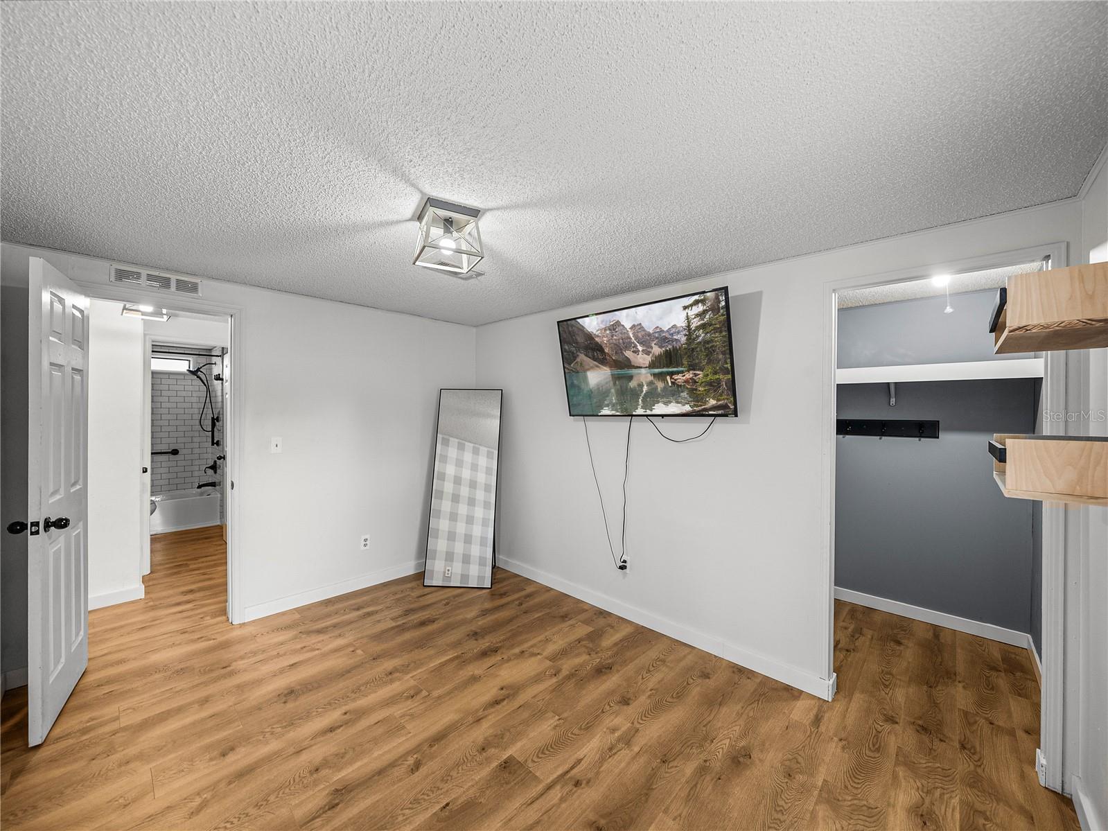 Image 37 of 72 For 2902 Knights Griffin Road