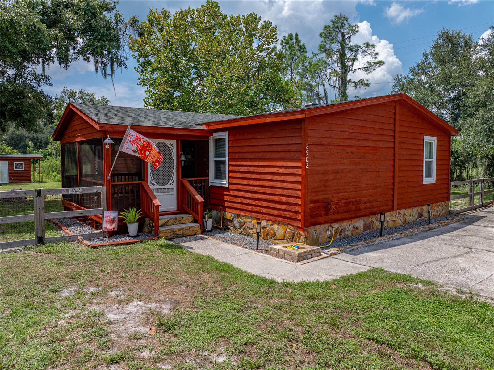 Image 5 of 72 For 2902 Knights Griffin Road