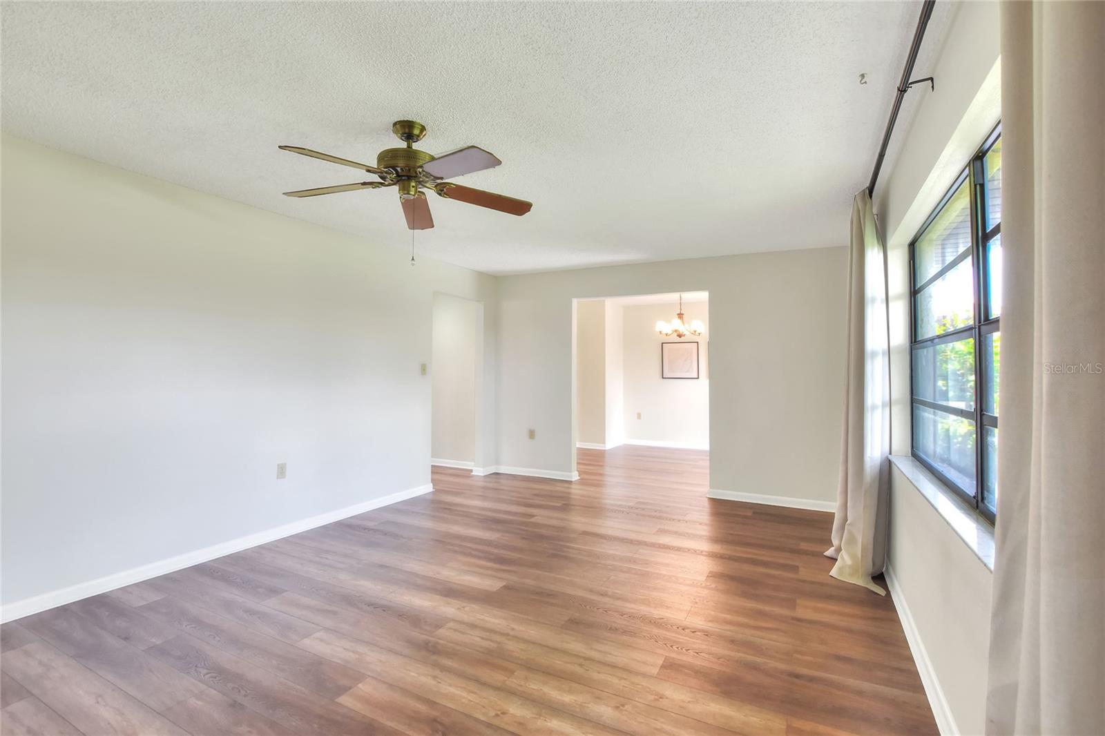 Image 10 of 46 For 462 Lake Carolyn Circle