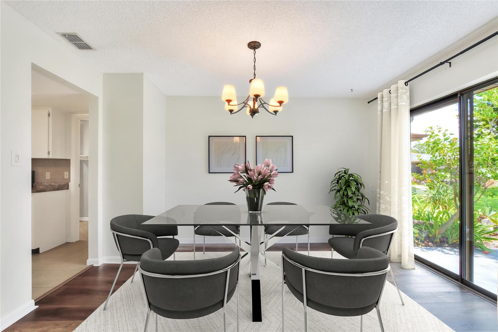 Image 11 of 46 For 462 Lake Carolyn Circle