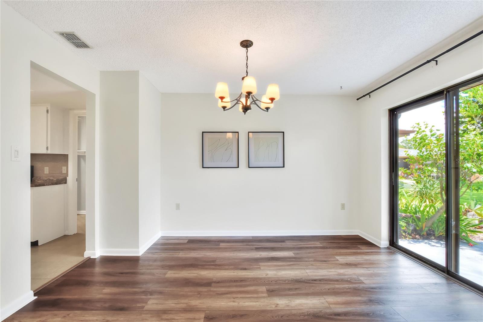 Image 12 of 46 For 462 Lake Carolyn Circle