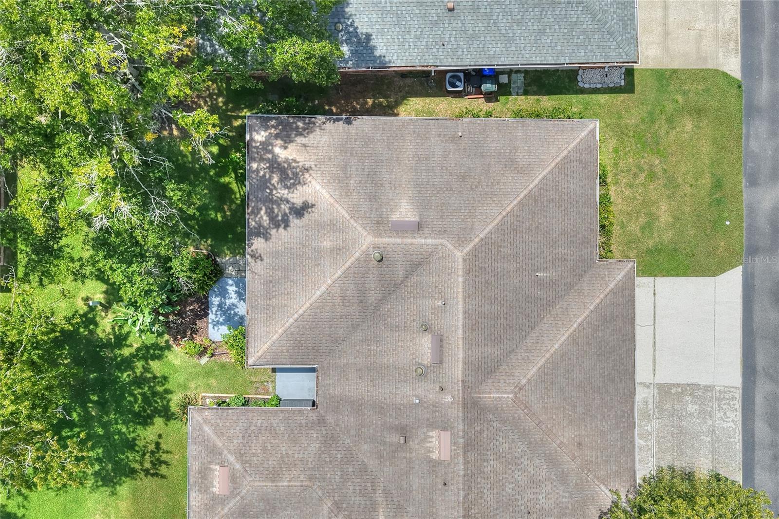 Image 37 of 46 For 462 Lake Carolyn Circle