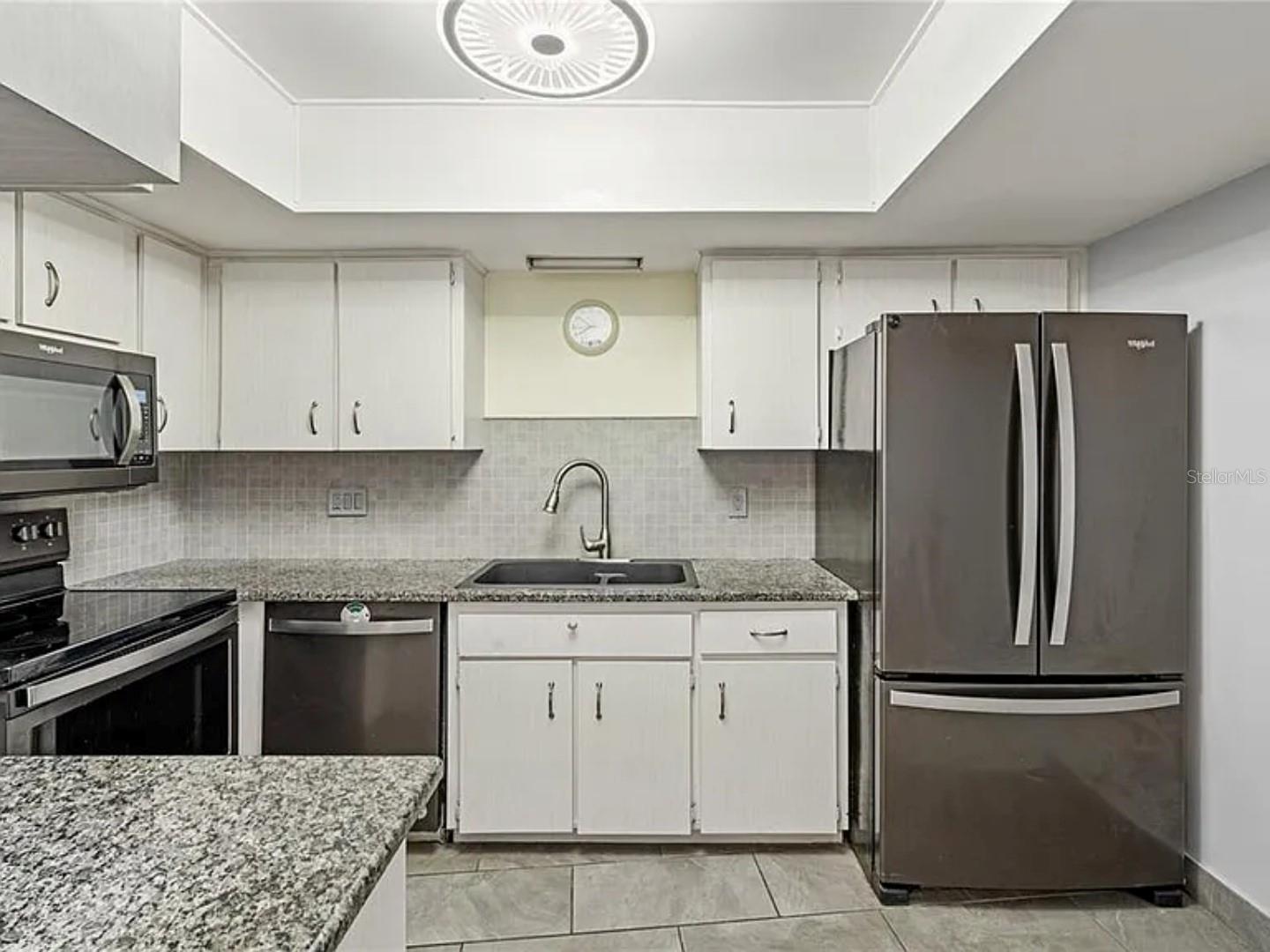 Listing photo id 8 for 5428 Larchmont Court N