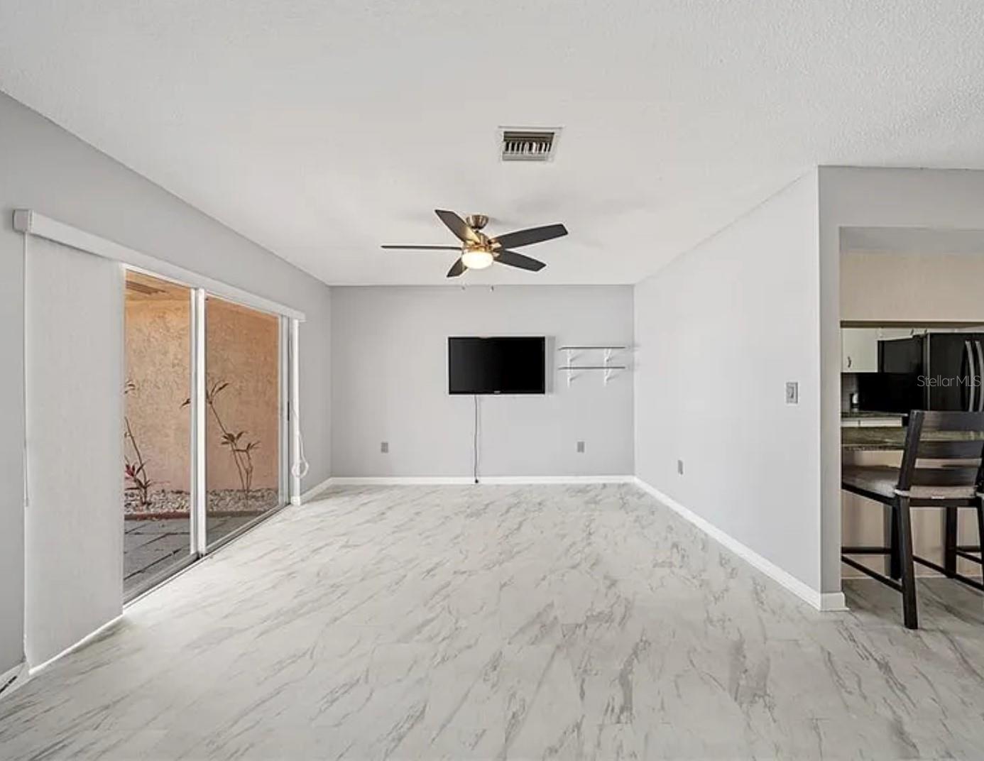 Listing photo id 17 for 5428 Larchmont Court N
