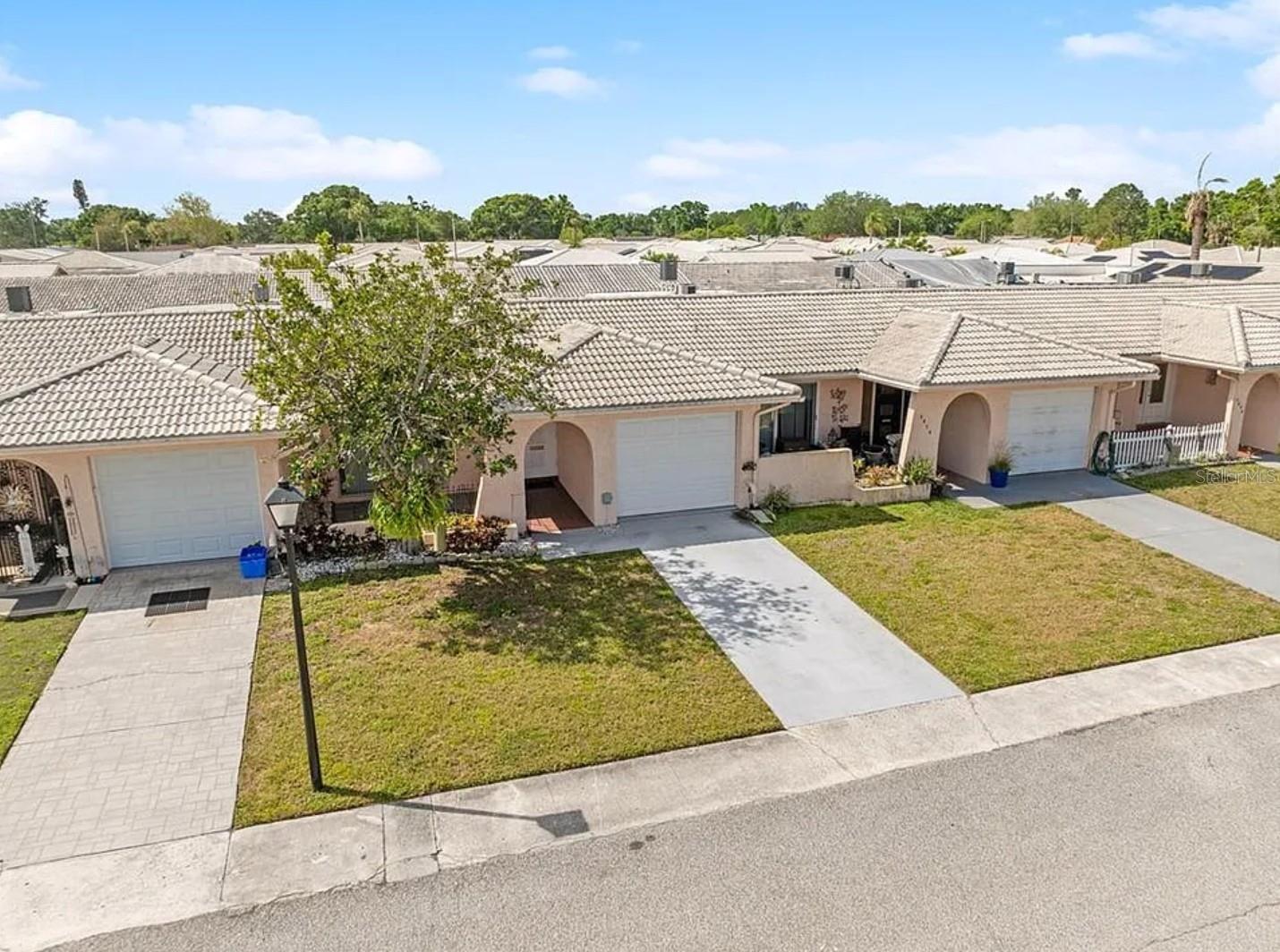 Listing photo id 21 for 5428 Larchmont Court N