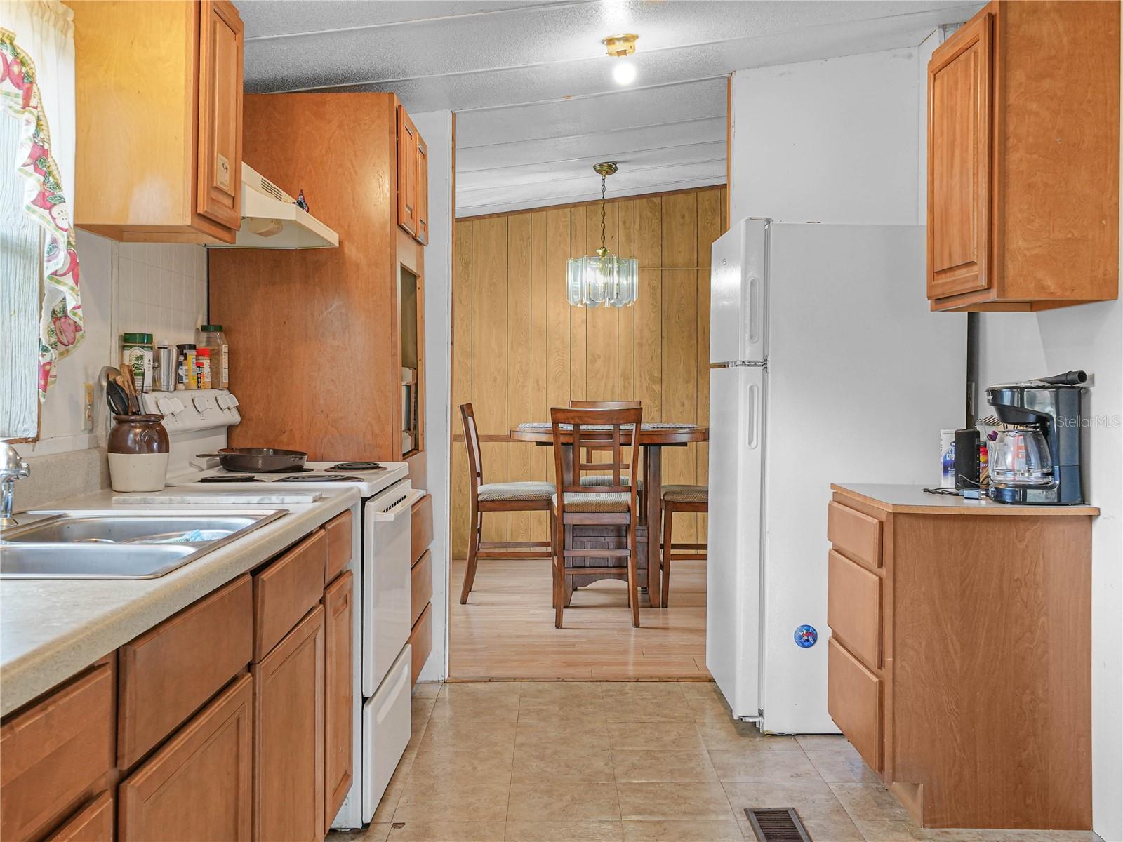 Image 10 of 27 For 3842 Roberts Avenue