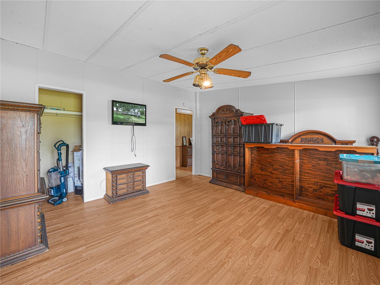 Image 15 of 27 For 3842 Roberts Avenue