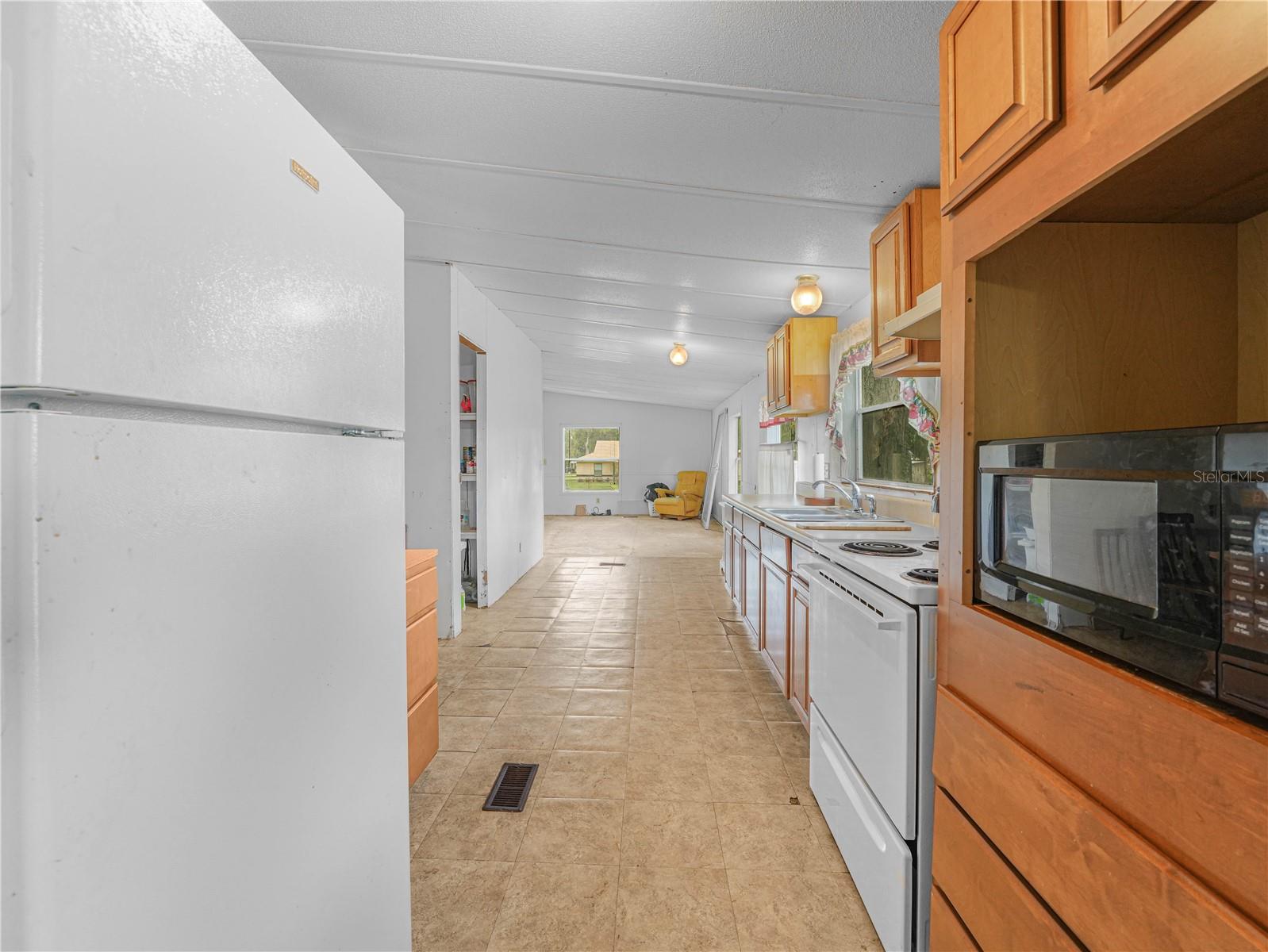 Image 9 of 27 For 3842 Roberts Avenue