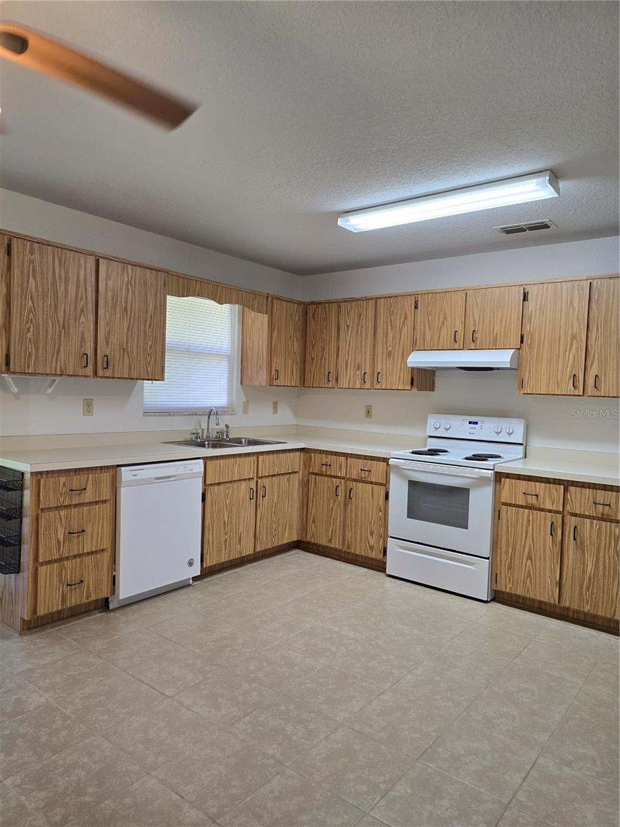 Image 39 of 44 For 4796 Cr 688  