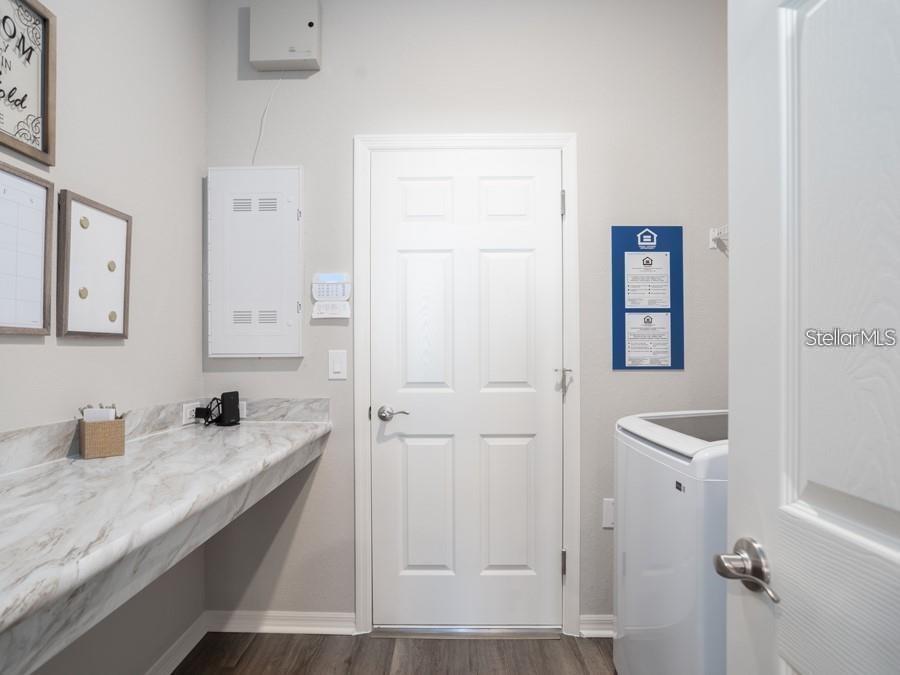 Listing photo id 8 for 1456 Fleur Drive